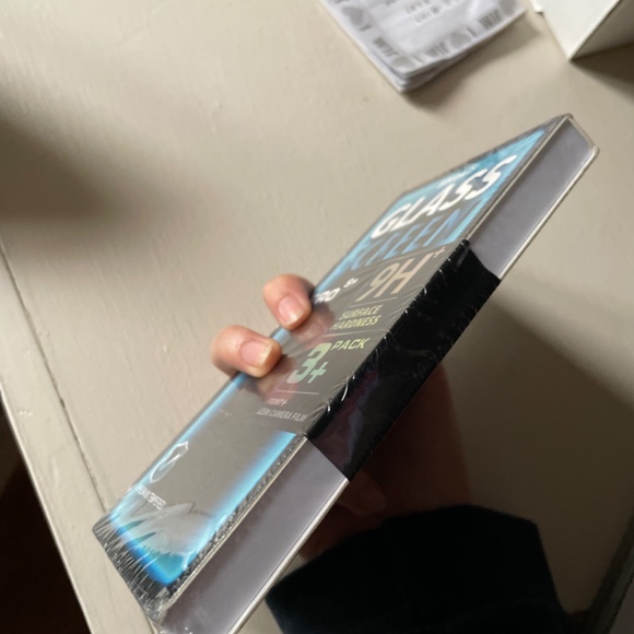 iPhone 13 Screen Protector/iPhone 13 Pro Glass Screen Protector New & Sealed Box - Picture 3 of 5